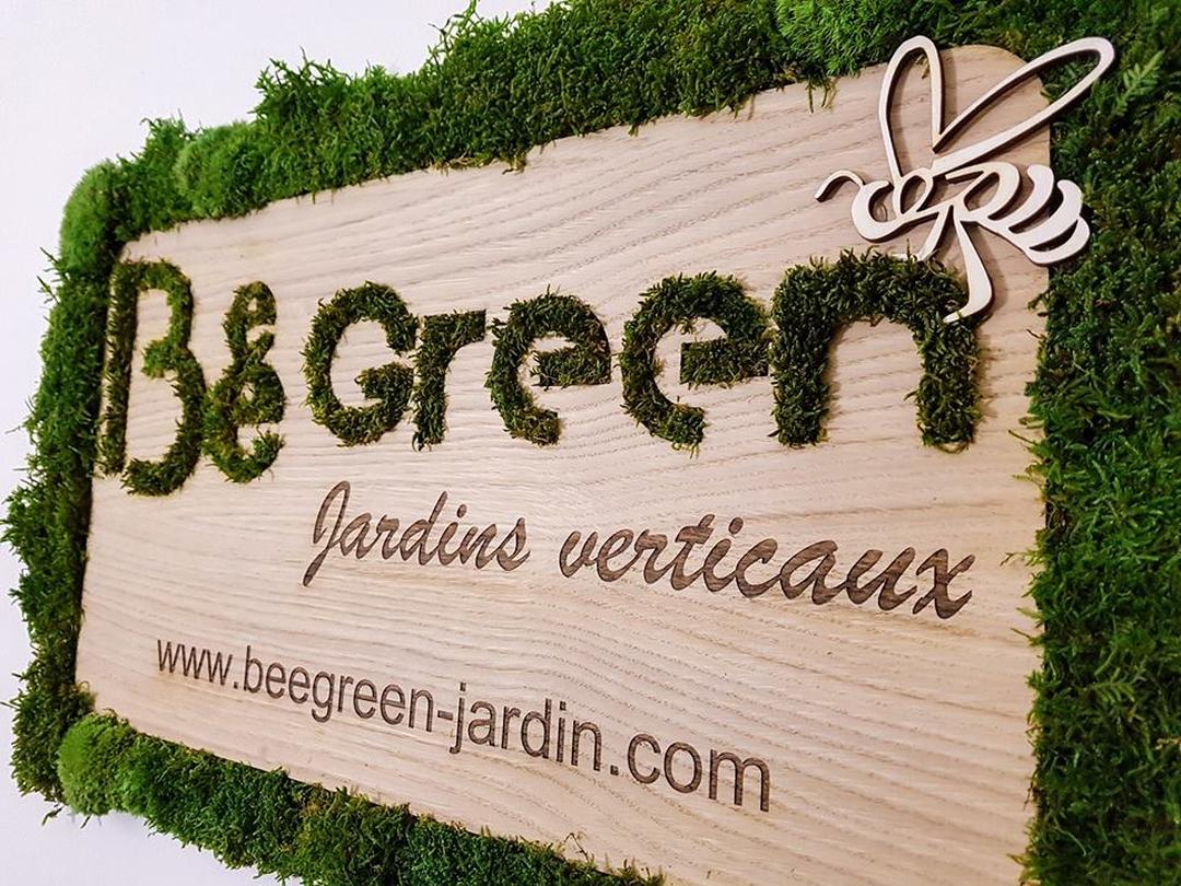 Enseigne végétalisée gravée et découpée par laser pour Bee Green jardins verticaux