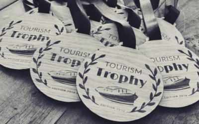 Médailles et trophées personnalisés pour le Tourism Trophy, organisé par l’agence 3B Voyages