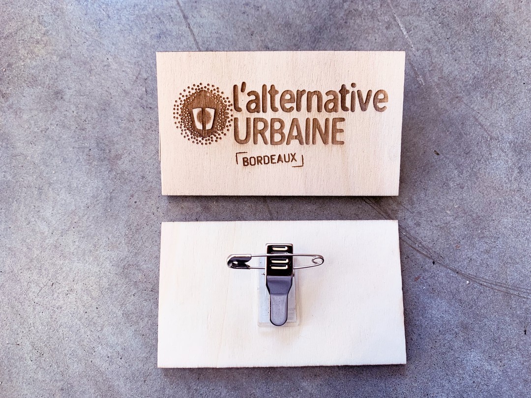 Alternative urbaine bordeaux badges en bois peuplier gravé par laser éclaireur bénévoles objets
