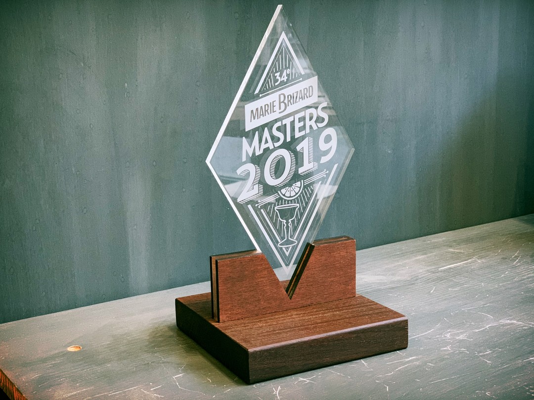 Trophées pour la compétition internationale de cocktail Masters Marie Brizard en bois et acrylique par gravure et découpe laser
