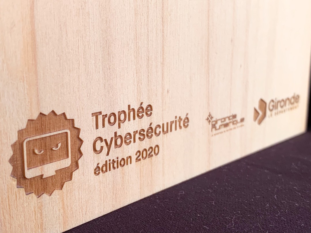 Trophées éco-responsables cybersécurité 2020 pour le conseil departemental gironde cadeaux affaire sur bois peuplier gravure et decoupe laser bordeaux