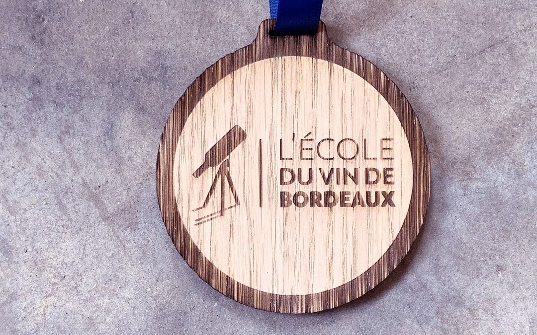 Médailles en chêne pour les 30 ans de l’École du Vin de Bordeaux