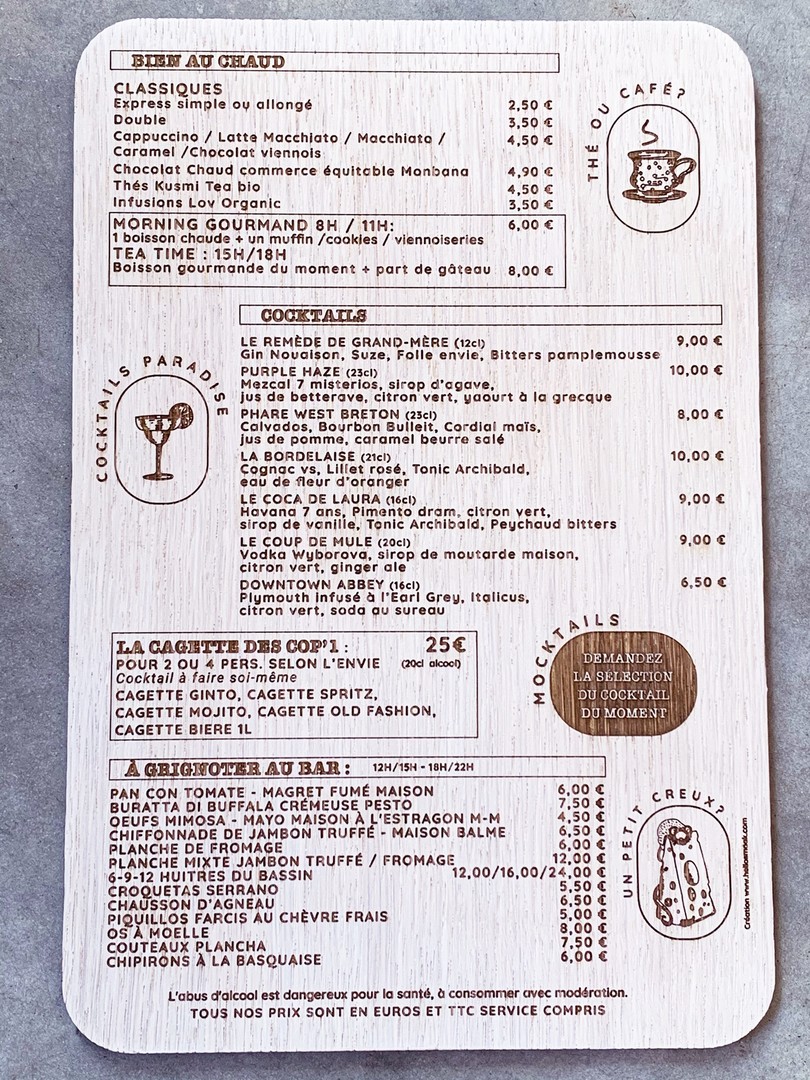 Carte menus sur mesure gravure et découpe laser sur chêne blanchi pour le novotel bordeaux centre