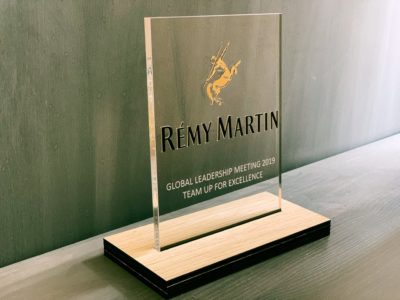 Trophées en bois et plexiglass pour Rémy Martin