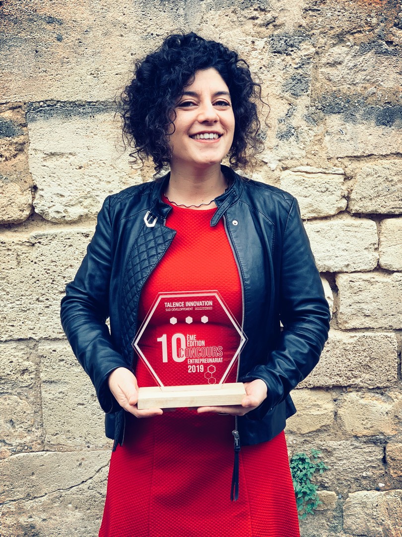 Trophées remise prix en acrylique et socle en chêne massif gravure et découpe laser pour Talence Innovation Sud développement