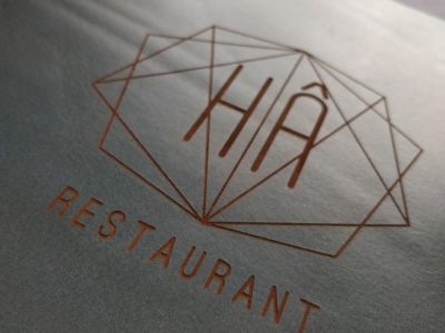 Restaurant le Hâ – Menus en cuir gravés par laser