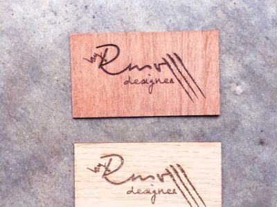Étiquettes de marque en placage bois pour RMV Designer