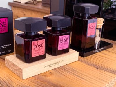 Présentoir en bois massif pour la Closerie des Parfums