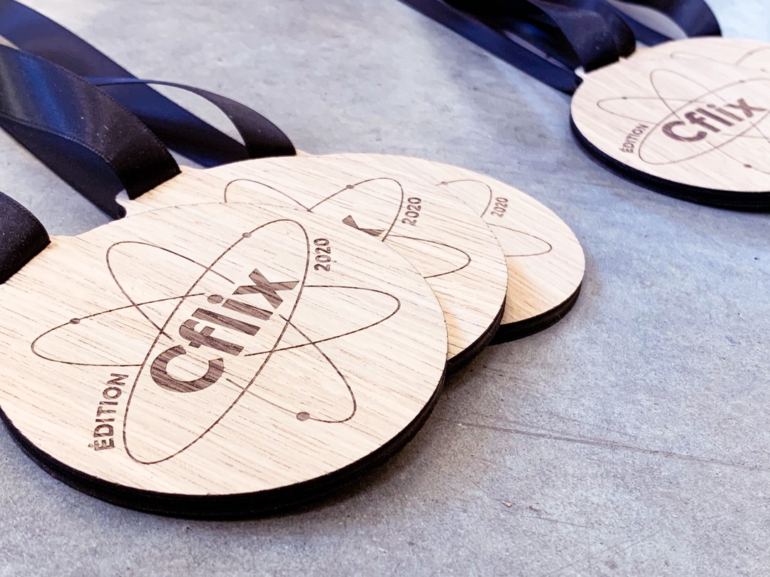 Découpe et gravure laser de médailles pour le Cdiscount cyber security challenge édition CFLIX