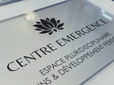 Plaques signalétiques pour le Centre Emergence