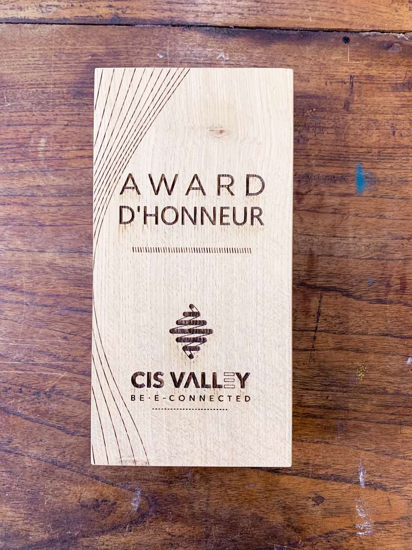 Gravure et découpe Laser de Trophées pour les Awards de Cis Valley
