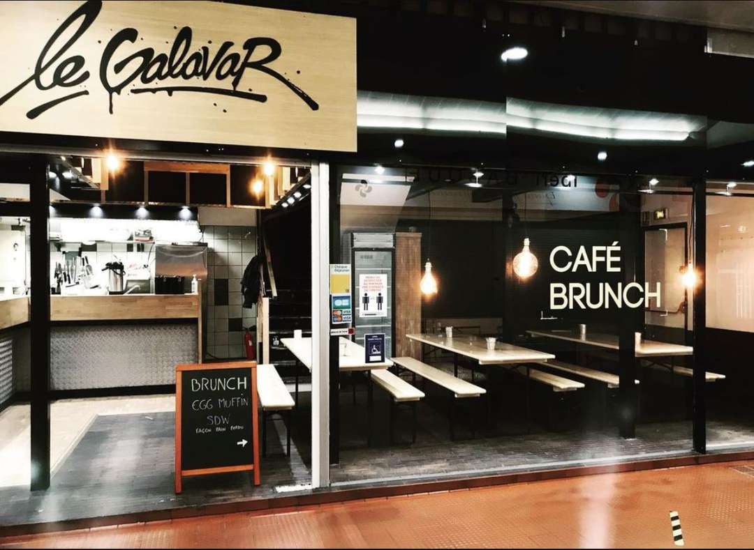 Gravure et découpe Laser d'un Panneau avec lettrage pour le restaurant le Galavar