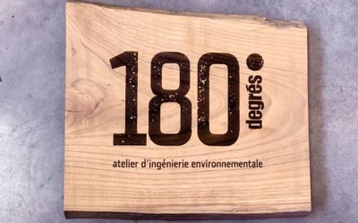 Plaques signalétiques en châtaigner pour 180 degrés