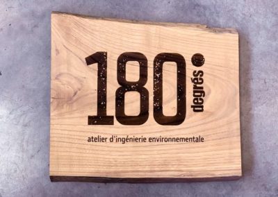 Plaques signalétiques en châtaigner pour 180 degrés