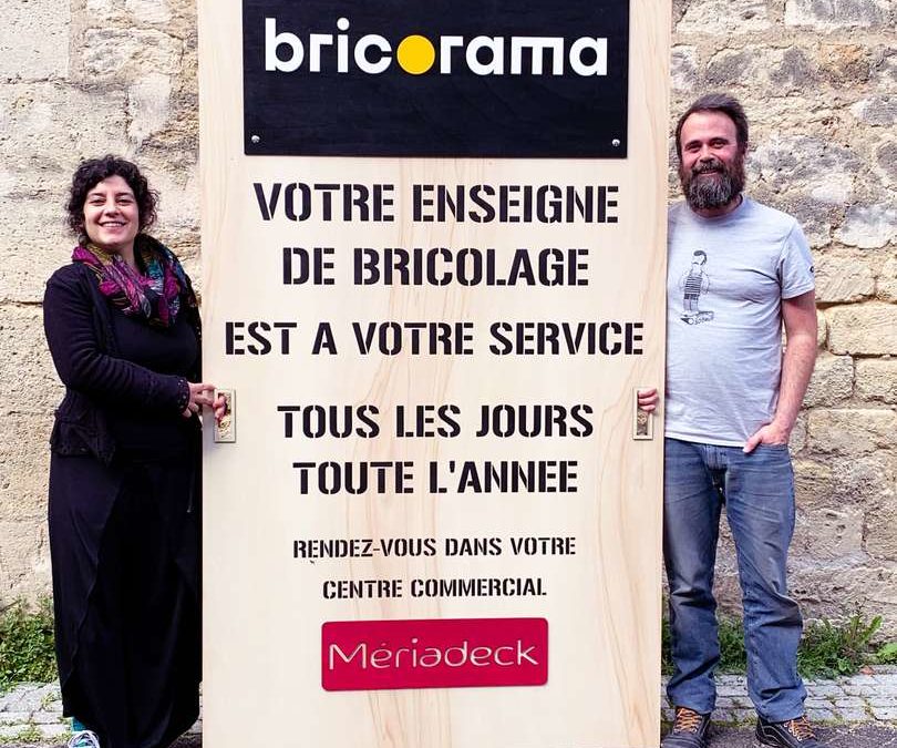 Panneau d’ouverture en bois du magasin Bricorama à Meriadeck