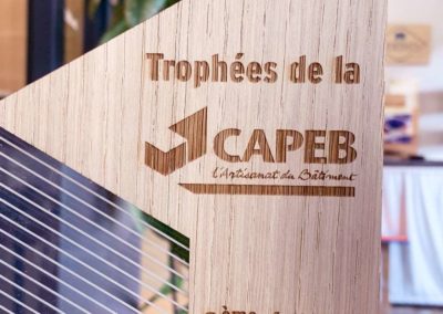 Trophées personnalisés en chêne et acrylique CAPEB par Craft & Co.