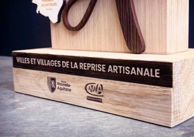 Découpe et gravure laser de trophées en bois massif récompense pour la chambre des métiers et de l'artisanat