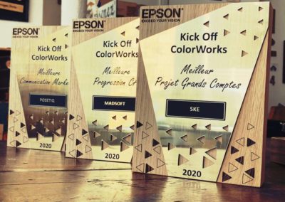 Trophées personnalisés en bois et acrylique pour Epson