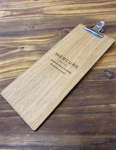 Gravure et découpe laser de portes additions en bois personnalisés pour l'Hotel Mercure Bordeaux Chartrons