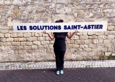 Gravure et découpe laser d'enseignes signalétiques pour l'entreprise de chaux Saint-Astier en collaboration avec l'agence Kulte pour un salon professionnel