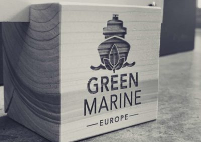 Découpe et gravure laser de trophées récompense à l'occasion des Awards Green Marine Europe organisé par Surf Rider Foundation Europe