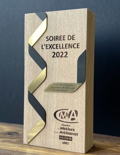 Découpe et gravure laser de trophées en bois massif récompense pour la chambre des métiers et de l'artisanat de la Nouvelle Aquitaine - Landes