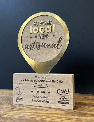 Découpe et gravure laser de trophées en bois massif récompense pour la chambre des métiers et de l'artisanat de la Nouvelle Aquitaine - Gironde