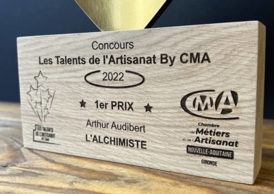 Découpe et gravure laser de trophées en bois massif récompense pour la chambre des métiers et de l'artisanat de la Nouvelle Aquitaine
