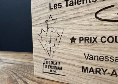 Découpe et gravure laser de trophées en bois massif récompense pour la chambre des métiers et de l'artisanat de la Nouvelle Aquitaine